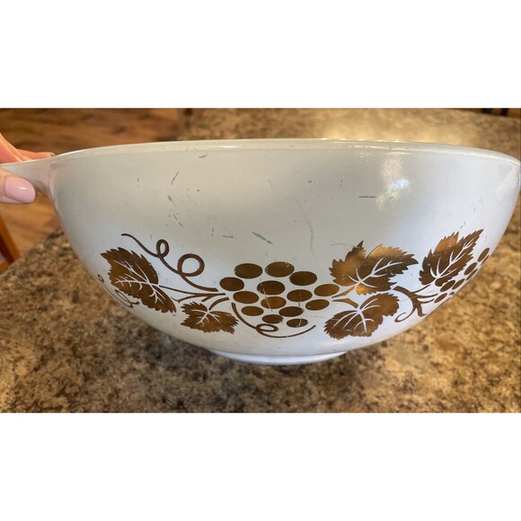 Pyrex Golden Grapes 4 QT Cinderella Mixing Bowl Blue Delphite interior 444 - Picture 1 of 9